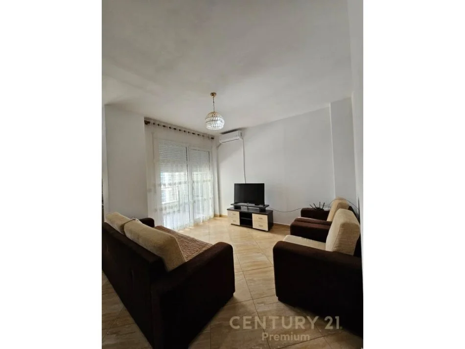 Tirane, jepet me qera apartament 2+1+Ballkon Kati 2, 90 m² 700 € (ne zonen e Liqenit të Thatë)
