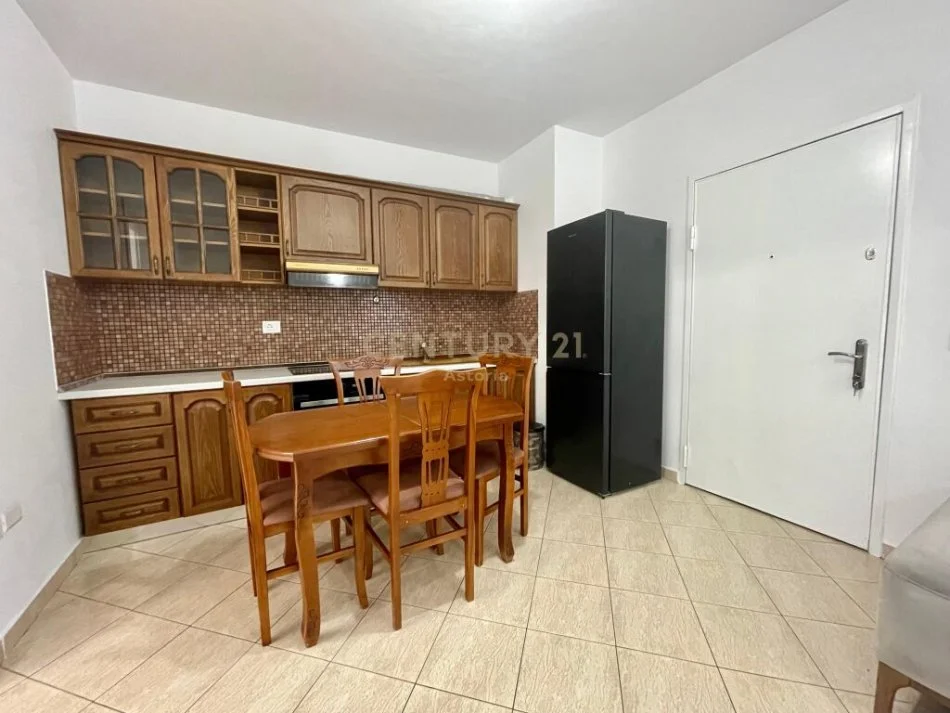 Tirane, jepet me qera apartament 2+1 Kati 3, 500 € (tirana e re)