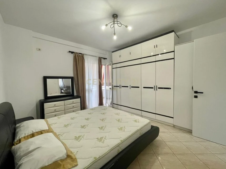 Tirane, jepet me qera apartament 2+1 Kati 3, 500 € (tirana e re)