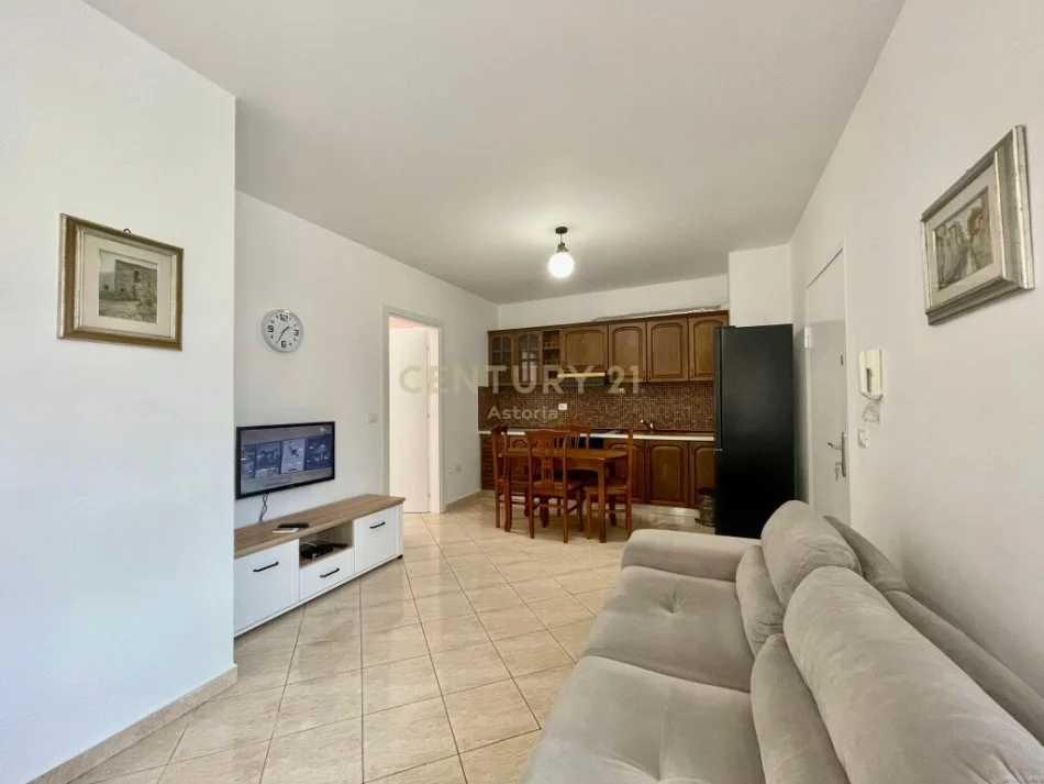 Tirane, jepet me qera apartament 2+1 Kati 3, 500 € (tirana e re)