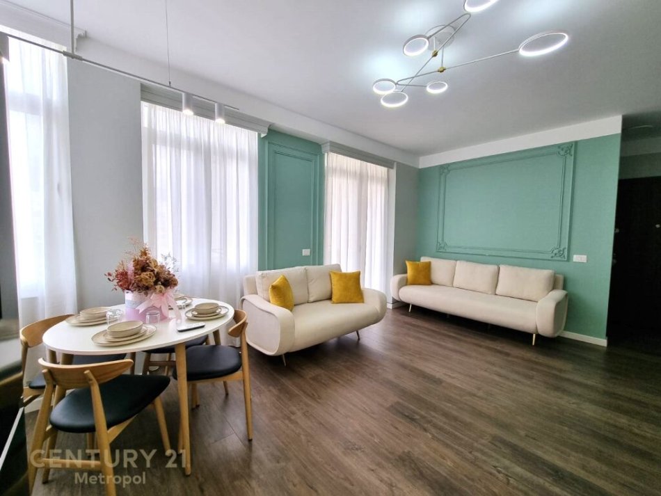 Tirane, jepet me qera apartament 1+1 Kati 8, 60 m² 700 € (qender)