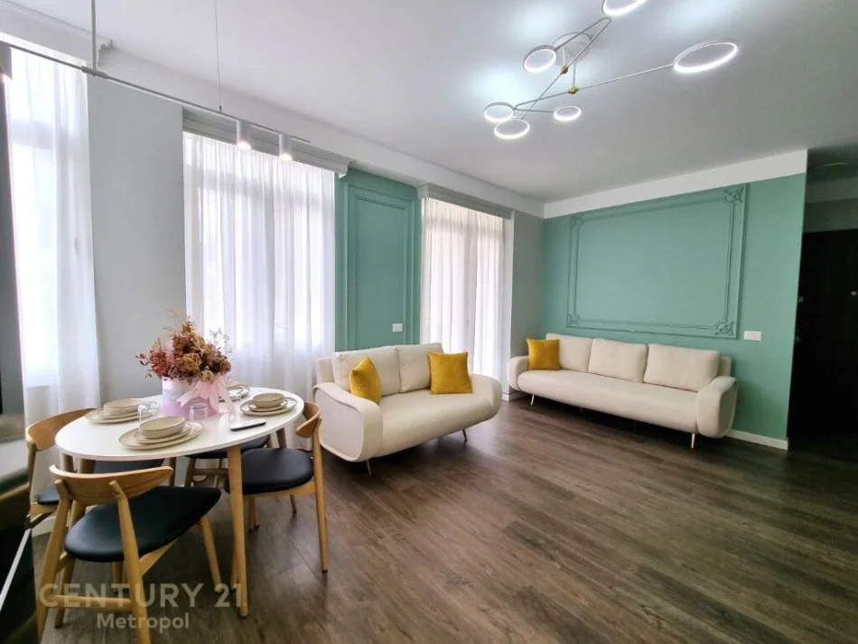 Tirane, jepet me qera apartament 1+1 Kati 8, 60 m² 700 € (prane Qendres!)