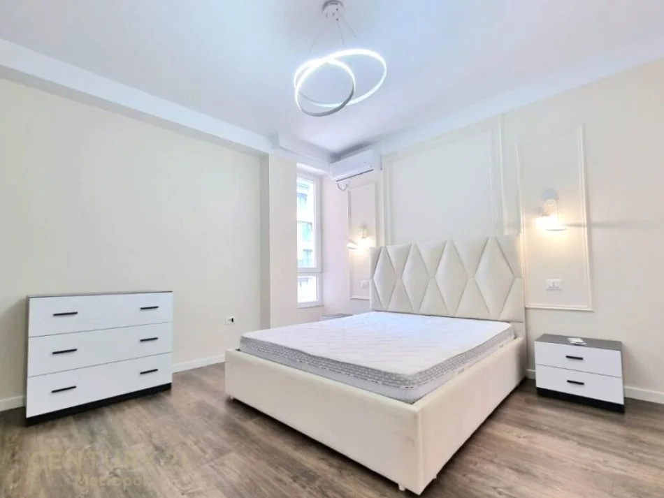 Tirane, jepet me qera apartament 1+1 Kati 8, 60 m² 700 € (prane Qendres!)