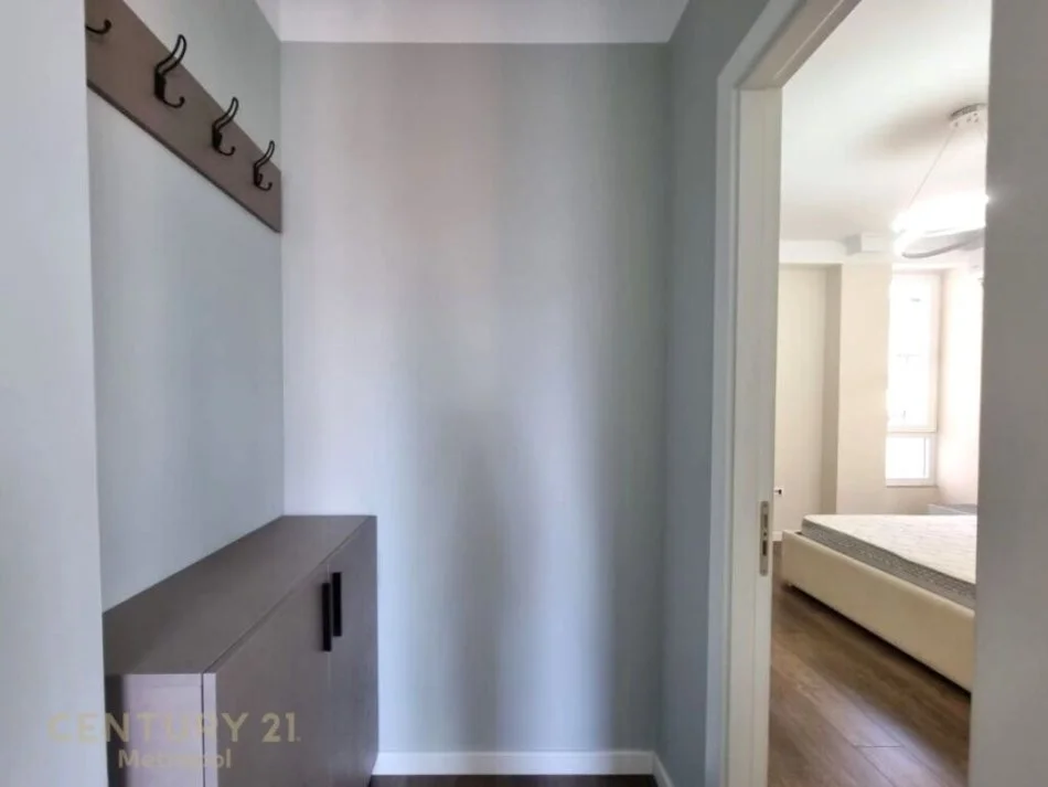 Tirane, jepet me qera apartament 1+1 Kati 8, 60 m² 700 € (qender)