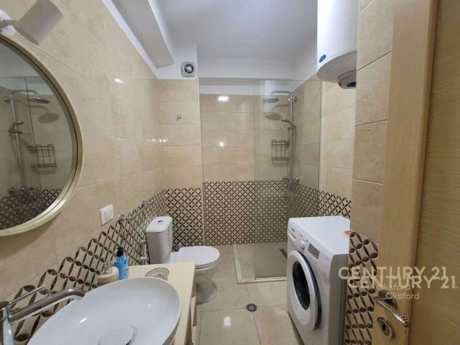 Tirane, jepet me qera apartament 1+1 Kati 2, 65 m² 500 € (Kopshti Botanik (xhamia))