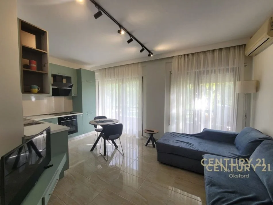 Tirane, jepet me qera apartament 1+1 Kati 2, 65 m² 500 € (Kopshti Botanik (xhamia))