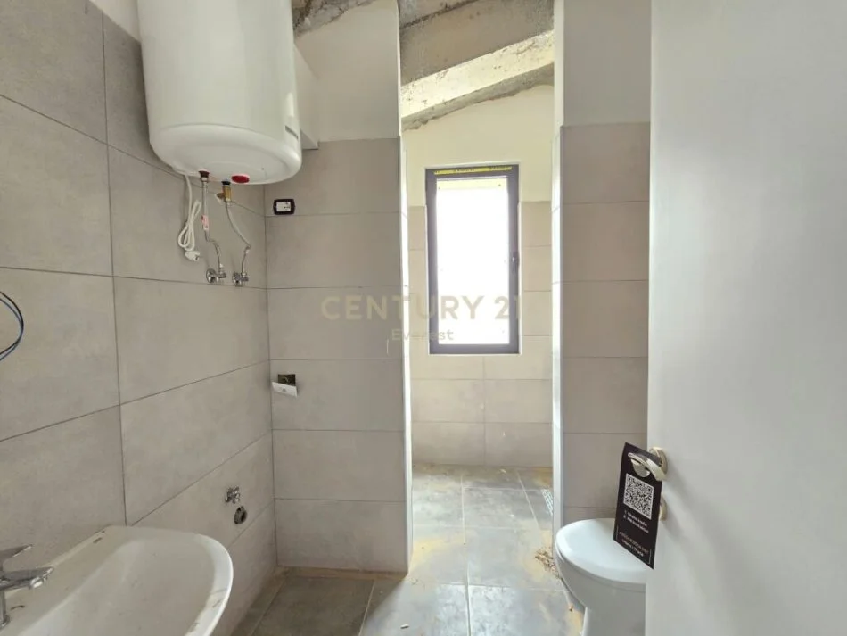 Tirane, shitet apartament 2+1 Kati 4, 127 m² 255.000 € (liqeni i thate)
