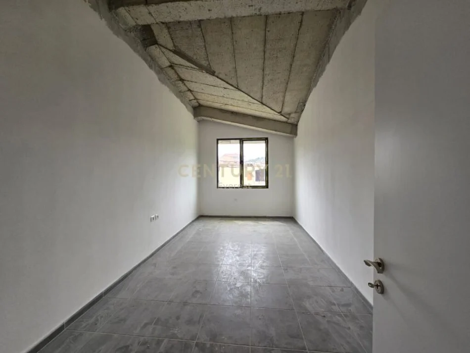 Tirane, shitet apartament 2+1 Kati 4, 127 m² 255.000 € (liqeni i thate)