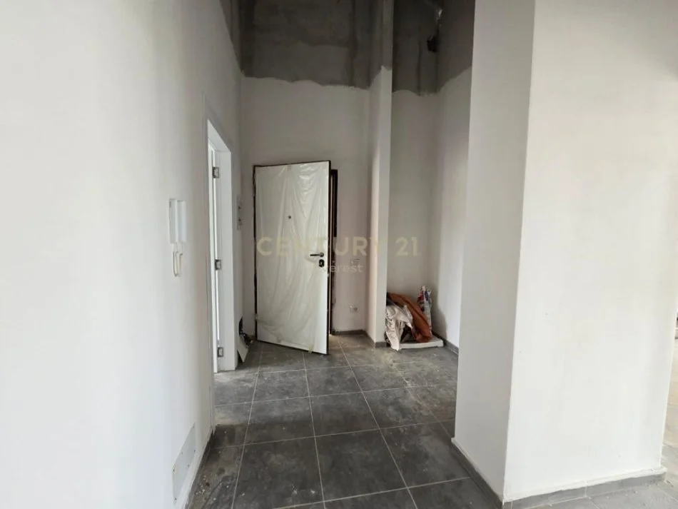 Tirane, shitet apartament 2+1 Kati 4, 127 m² 255.000 € (liqeni i thate)