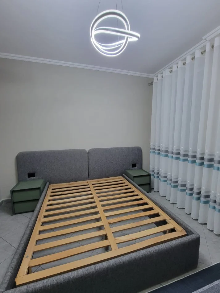 Tirane, jepet me qera apartament 2+1 Kati 2, 420 € (Fresk)