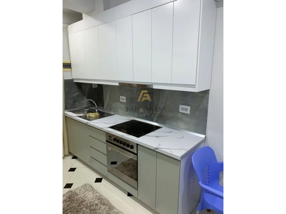 Tirane, jepet me qera apartament 1+1 Kati 1, 400 € (5 maji)