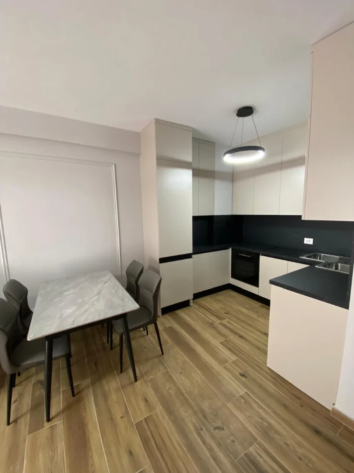 Tirane, jepet me qera apartament 1+1+Ballkon Kati 6, 76 m² 630 € (Don Bosko perball Gjykates Administrative)