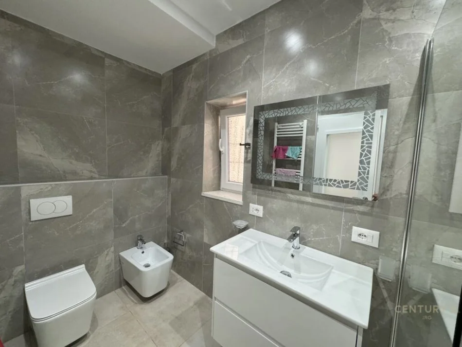 Tirane, jepet me qera apartament 2+1 Kati 2, 75 m² 750 € (bulevardi zogu i pare)