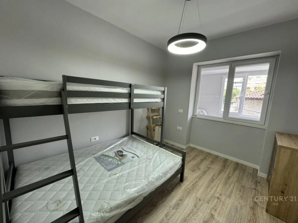 Tirane, jepet me qera apartament 2+1 Kati 2, 75 m² 750 € (bulevardi zogu i pare)