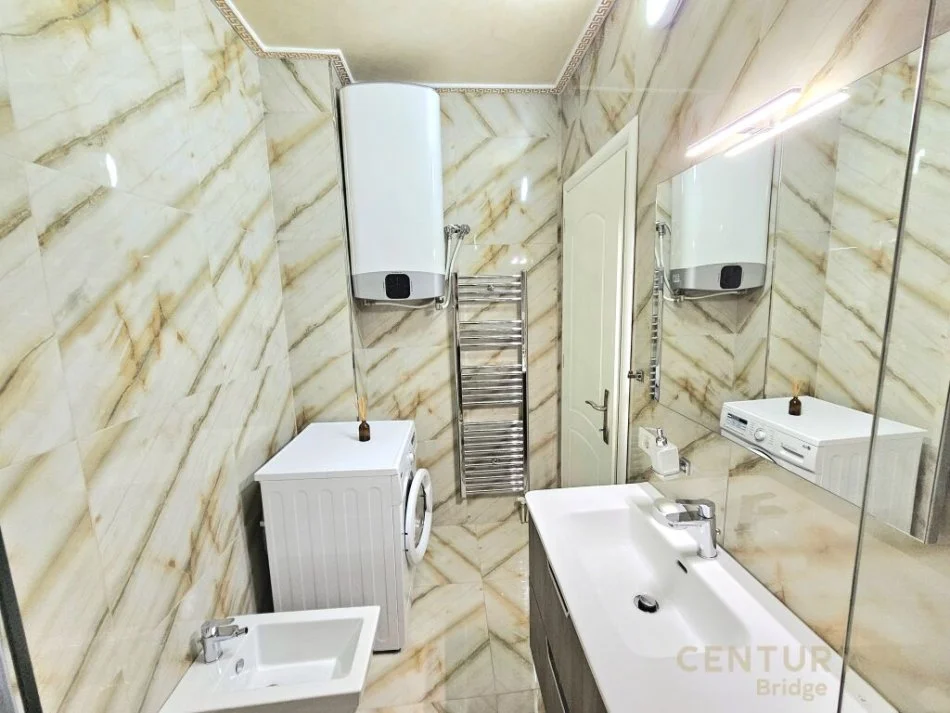 Tirane, jepet me qera apartament 2+1 Kati 6, 108 m² 700 € (kopsht botanik)