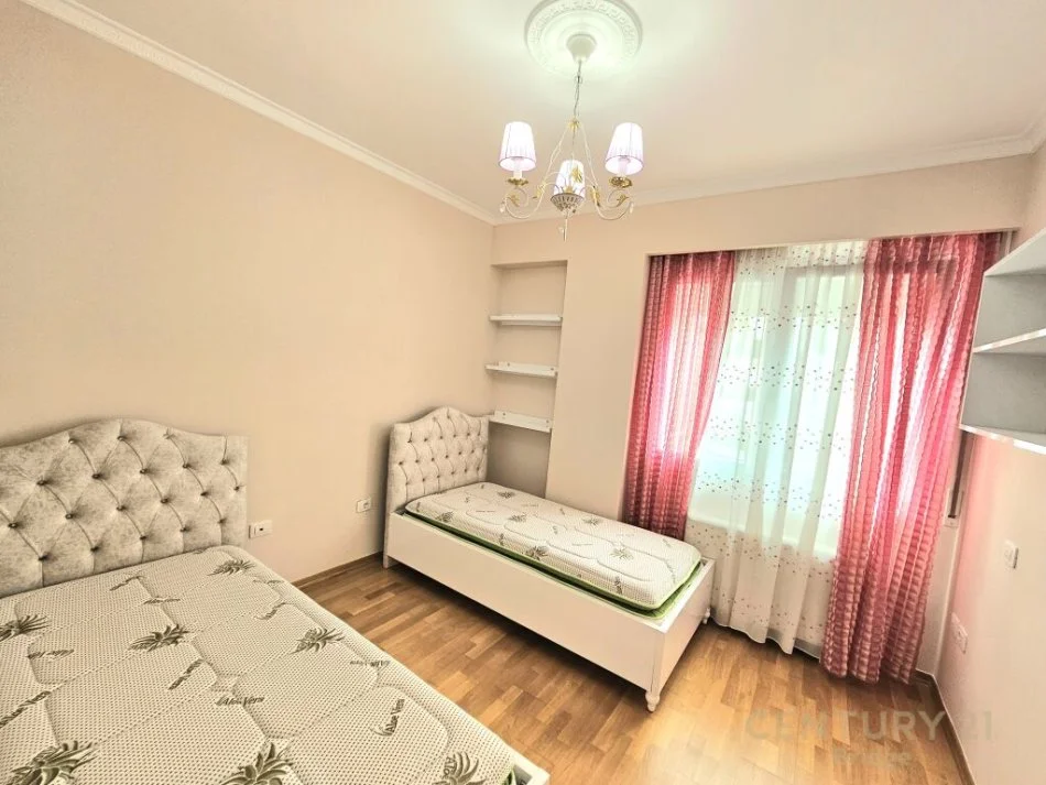 Tirane, jepet me qera 2+1+Aneks+Ballkon Kati 6, 105 m² 700 € (liqeni thate)