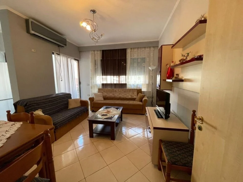 Tirane, jepet me qera apartament 1+1 Kati 4, 52 m² 350 € (Fresk)