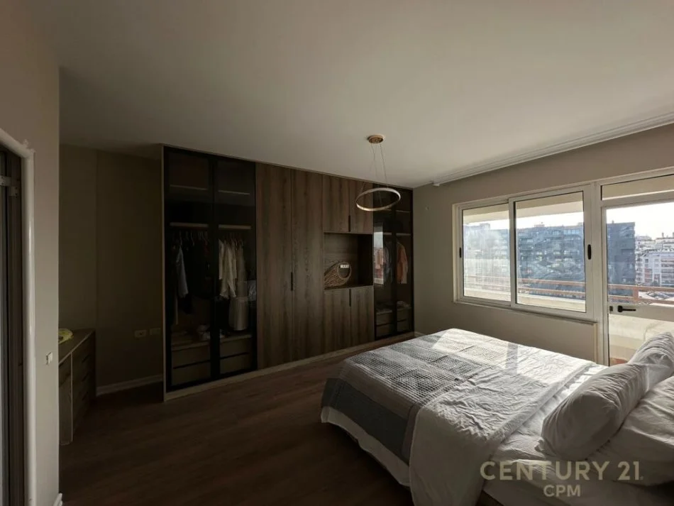 Tirane, jepet me qera apartament 2+1+Ballkon Kati 6, 150 m² 1.000 € (liqeni i thate)