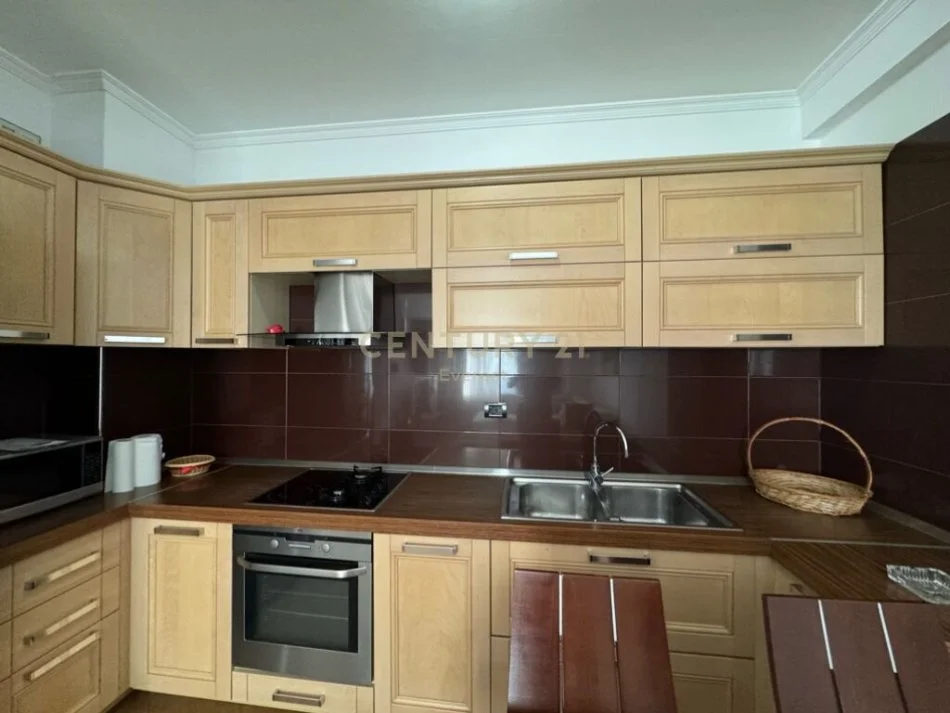 Tirane, jepet me qera apartament 2+1 Kati 4, 82 m² 550 € (RRUGA E KAVAJES)