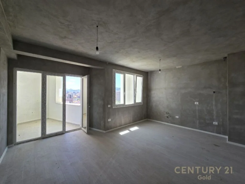 Tirane, shitet apartament 3+1+Ballkon Kati 9, 136 m² 200.000 € (ish fusha e aviacionit)