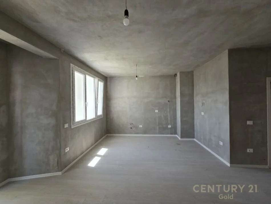 Tirane, shitet apartament 3+1+Ballkon Kati 9, 136 m² 200.000 € (ish fusha e aviacionit)