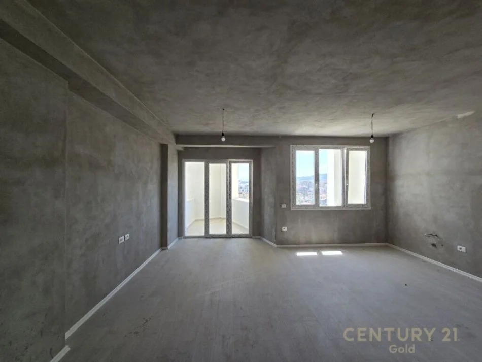 Shqiperi, shitet apartament 3+1+Ballkon Kati 10, 136 m² 200.000 € (ish fusha e aviacionit)