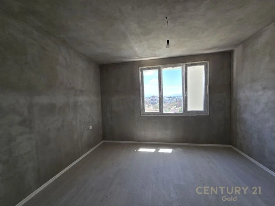 Shqiperi, shitet apartament 3+1+Ballkon Kati 10, 136 m² 200.000 € (ish fusha e aviacionit)