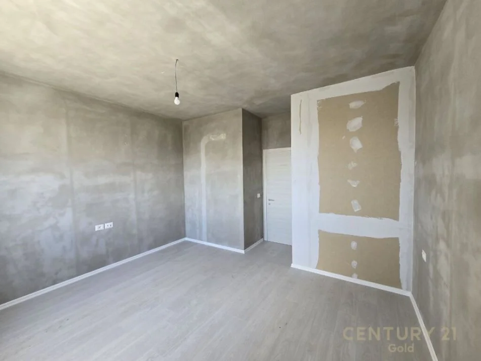 Tirane, shitet apartament 3+1+Ballkon Kati 9, 136 m² 200.000 € (ish fusha e aviacionit)