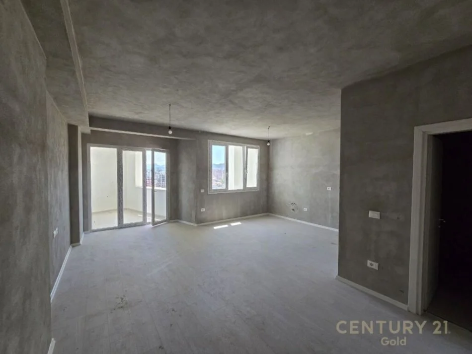 Tirane, shitet apartament 3+1+Ballkon Kati 9, 136 m² 200.000 € (ish fusha e aviacionit)