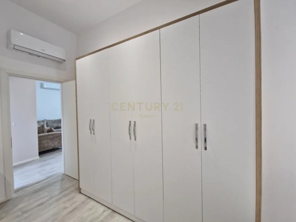 Tirane, jepet me qera apartament 1+1 Kati 2, 57 m² 450 € (laprake)
