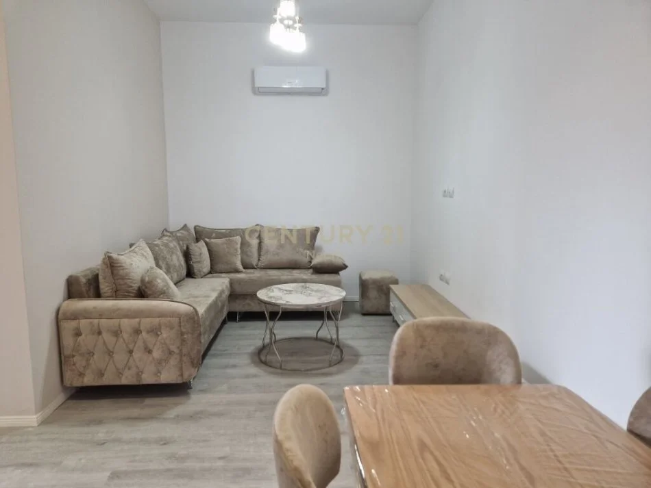 Tirane, jepet me qera apartament 1+1 Kati 2, 57 m² 450 € (laprake)