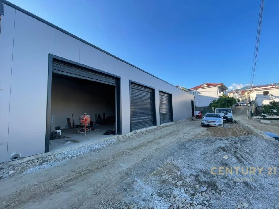 Tirane, jepet me qera magazine Kati 0, 140 m² 800 € (Sauk i Ri)