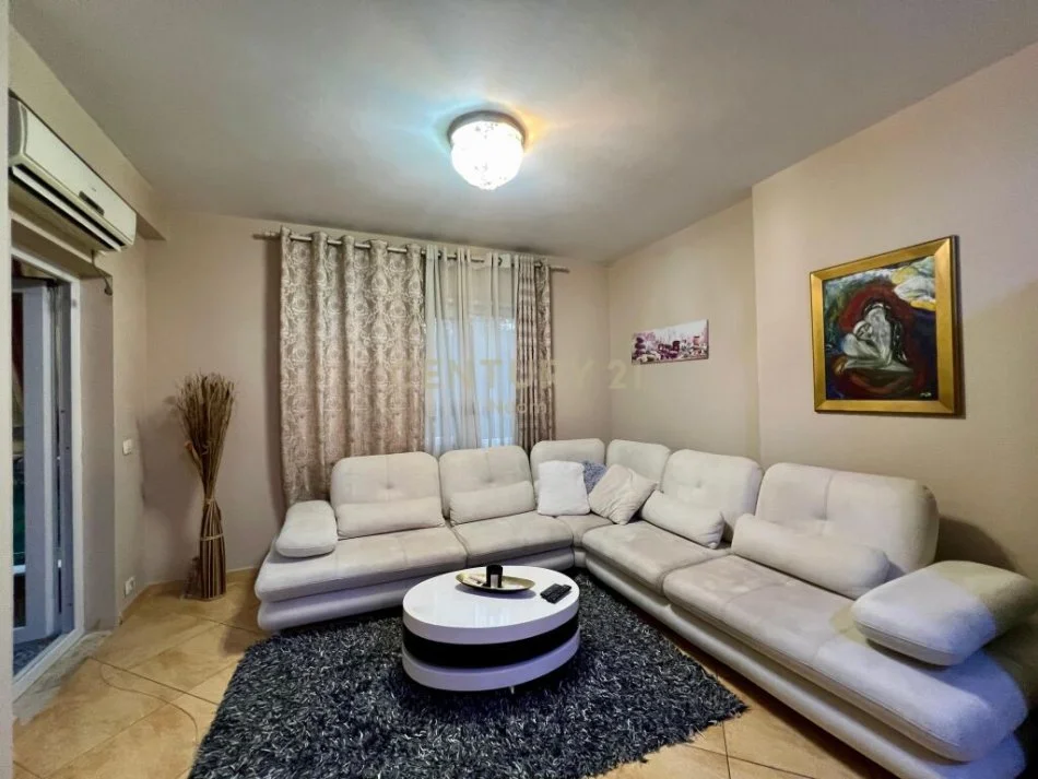 Tirane, jepet me qera apartament 2+1 Kati 4, 100 m² 650 € (kodra e diellit)