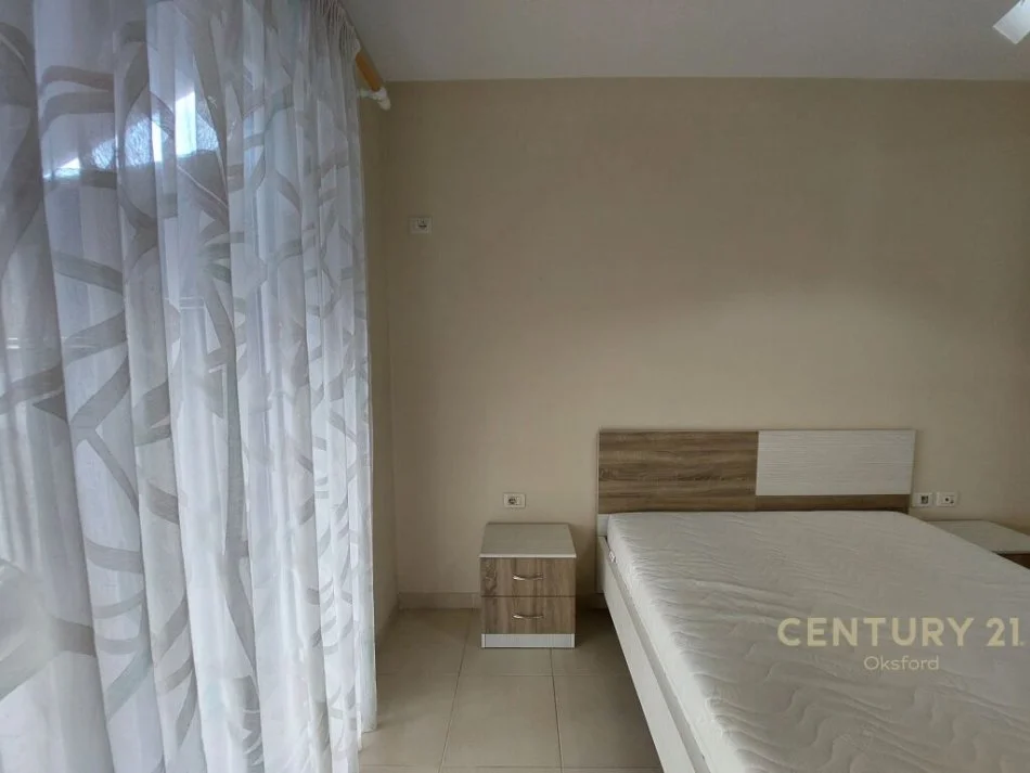 Tirane, jepet me qera apartament 1+1 Kati 7, 84 m² 600 € (PARKU OLIMPIK)