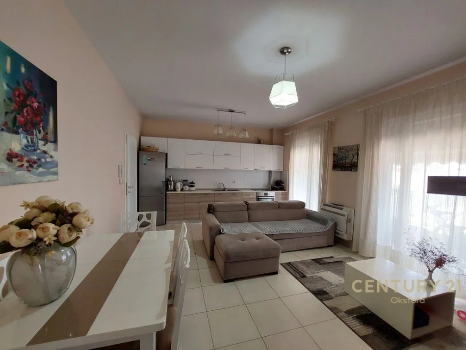 Tirane, jepet me qera apartament 1+1 , 84 m² 600 € (Liman Kaba)