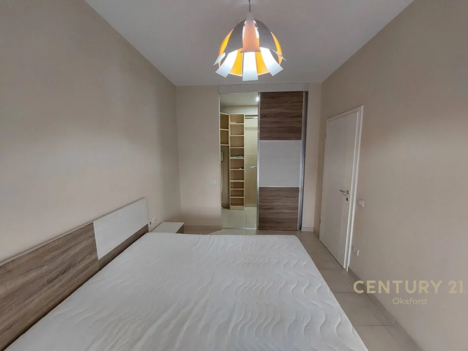 Tirane, jepet me qera apartament 1+1 Kati 7, 84 m² 600 € (PARKU OLIMPIK)