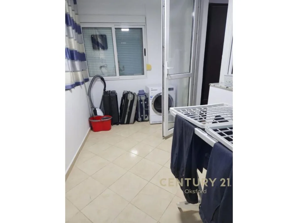 Tirane, shitet apartament 2+1+Aneks+Ballkon Kati 1, 164 m² 170.000 € (kodra e diellit)