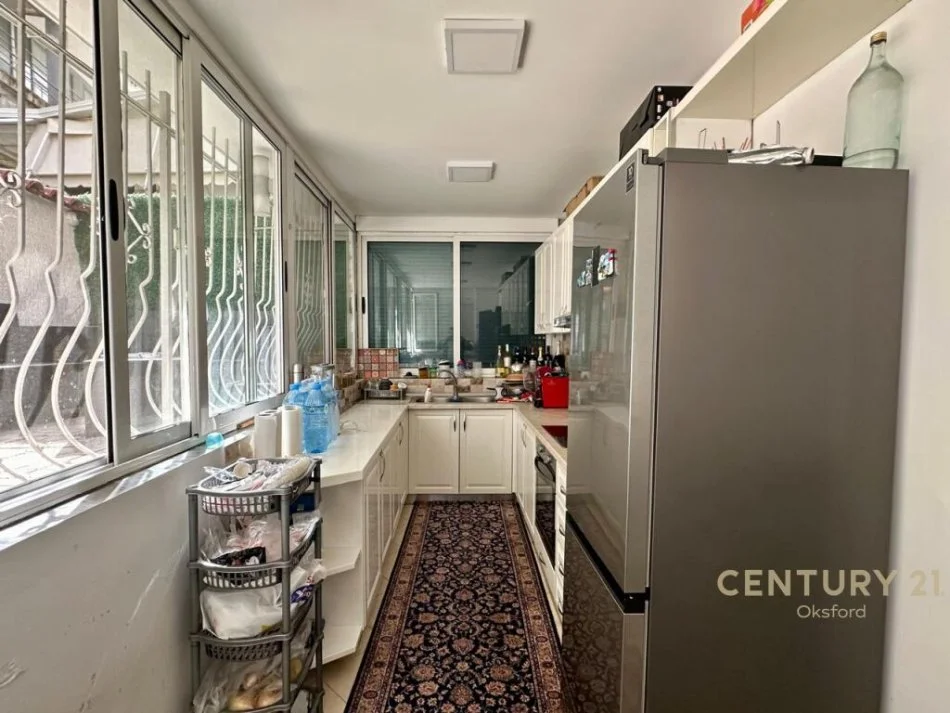 Tirane, shitet apartament 2+1+Aneks+Ballkon Kati 1, 164 m² 170.000 € (kodra e diellit)