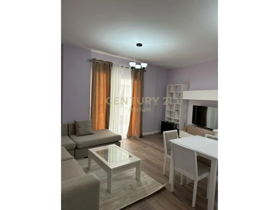 Tirane, jepet me qera apartament 1+1 Kati 1, 75 m² 600 € (LIQENI THATE)