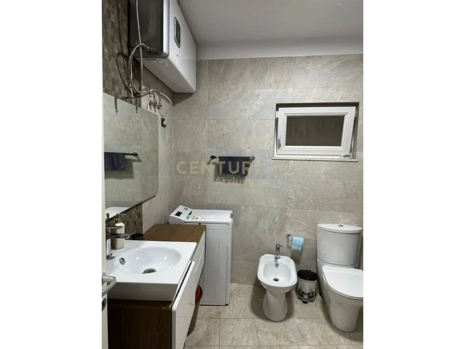 Tirane, jepet me qera apartament 1+1 Kati 1, 75 m² 600 € (LIQENI THATE)