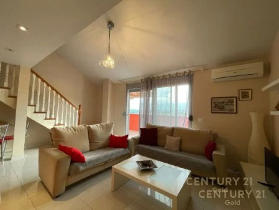 Tirane, jepet me qera apartament duplex Dublex Kati 4, 120 m² 450 € (LIQENI THATE)