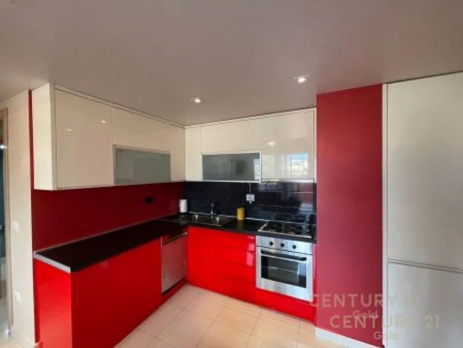 Tirane, jepet me qera apartament duplex Dublex Kati 4, 120 m² 450 € (LIQENI THATE)