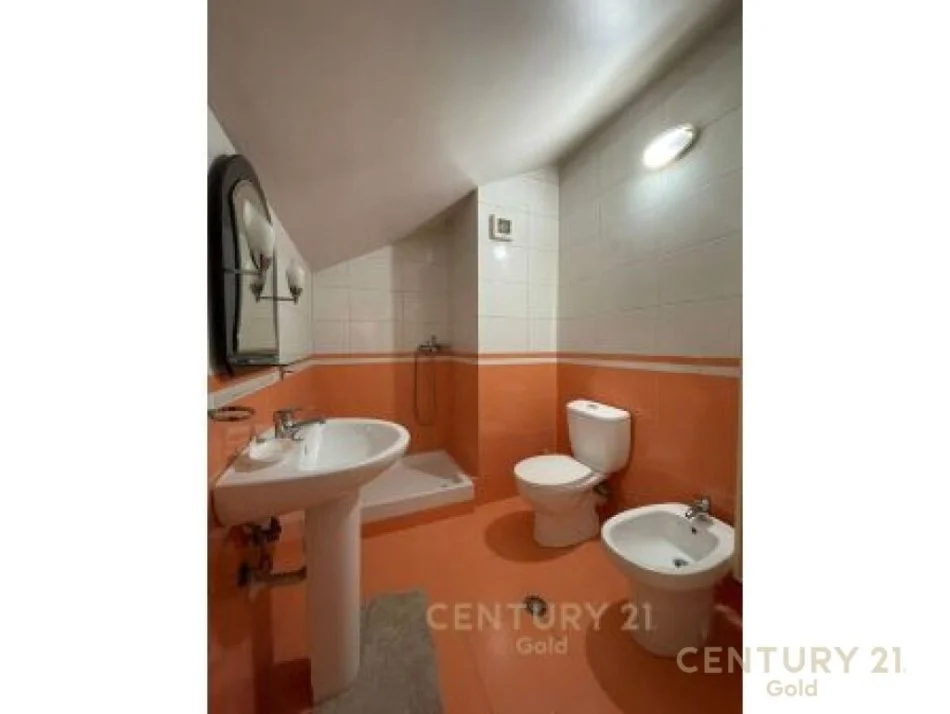 Tirane, jepet me qera apartament duplex Dublex Kati 4, 120 m² 450 € (LIQENI THATE)