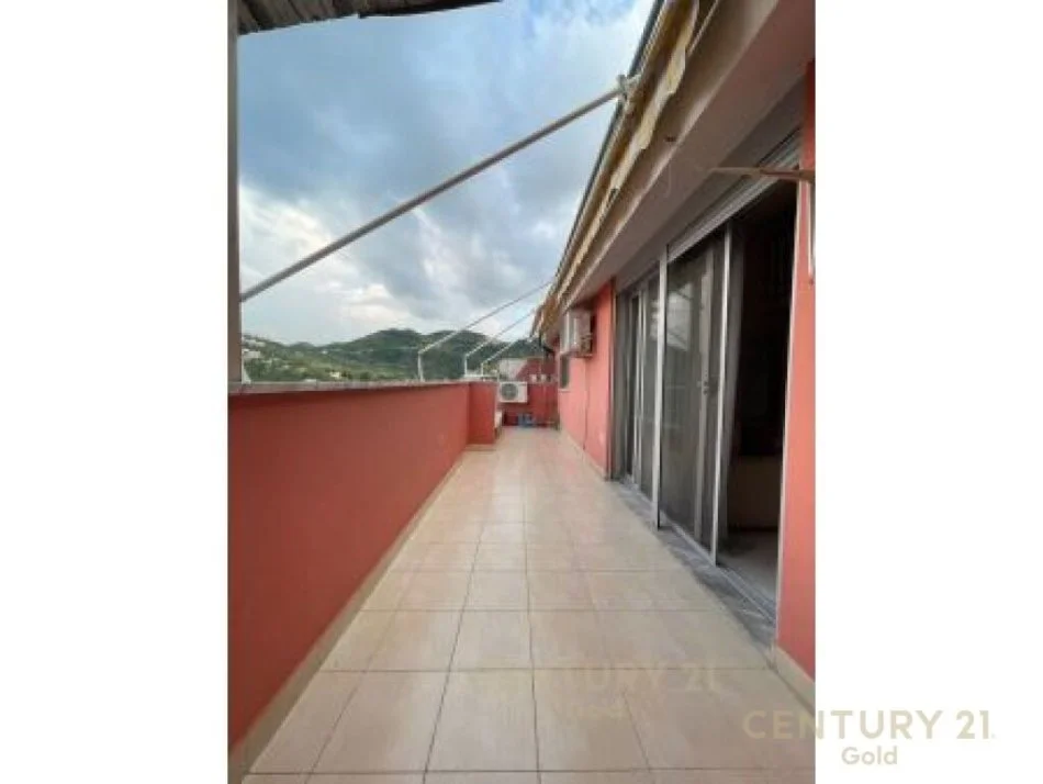 Tirane, jepet me qera apartament duplex Dublex Kati 4, 120 m² 450 € (LIQENI THATE)