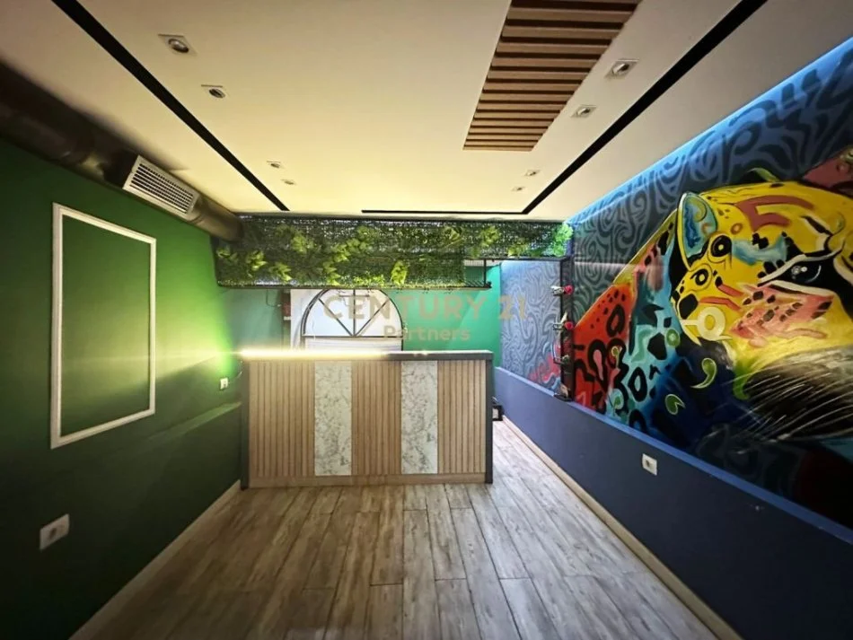 Tirane, shitet dyqan Kati 0, 59 m² 210.000 € (Ish Parku i Autobuzave, Rruga e Kavajes)