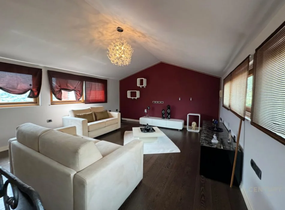 Tirane, jepet me qera Vile 3+1+Aneks+Ballkon Kati 3, 350 m² 3.300 € (KODRA E Diellit)