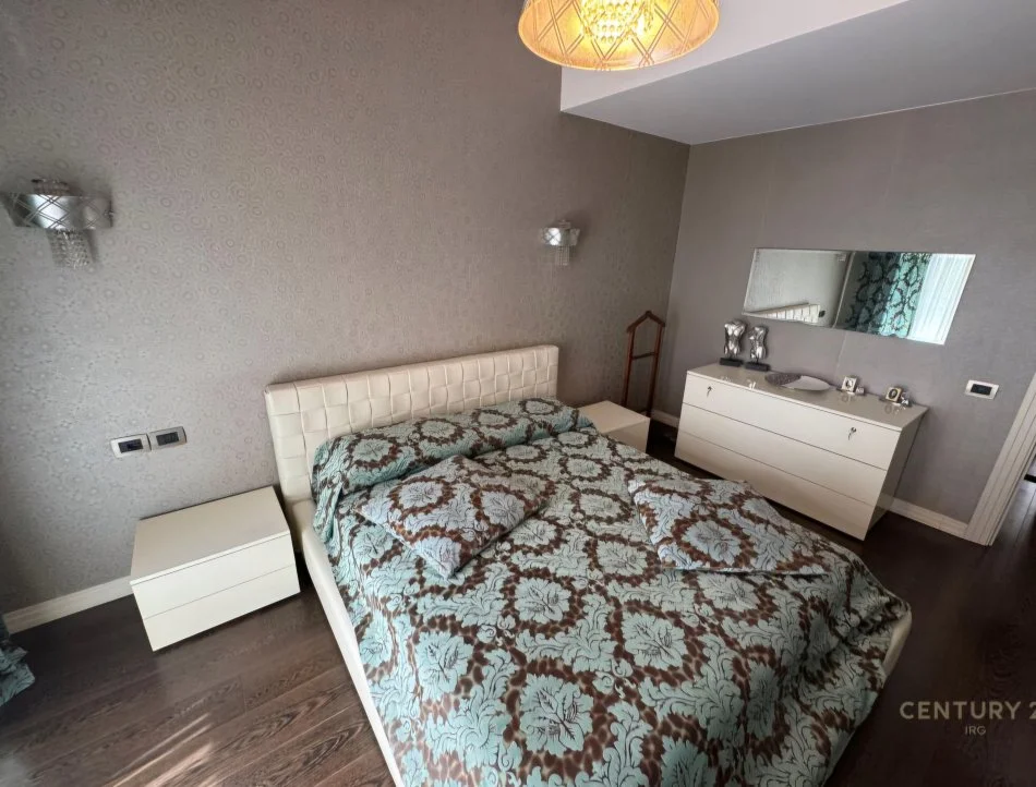 Tirane, jepet me qera Vile 3+1+Aneks+Ballkon Kati 3, 350 m² 3.300 € (KODRA E Diellit)