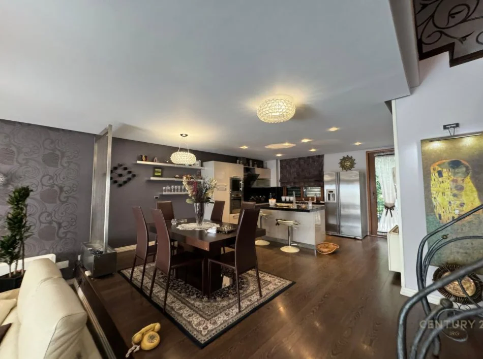 Tirane, jepet me qera Vile 3+1+Aneks+Ballkon Kati 3, 350 m² 3.300 € (KODRA E Diellit)