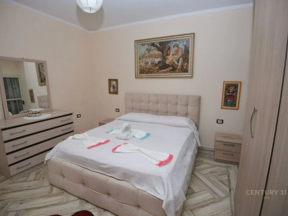 Tirane, jepet me qera apartament 1+1+Ballkon Kati 1, 90 m² 600 € (pazari ri)