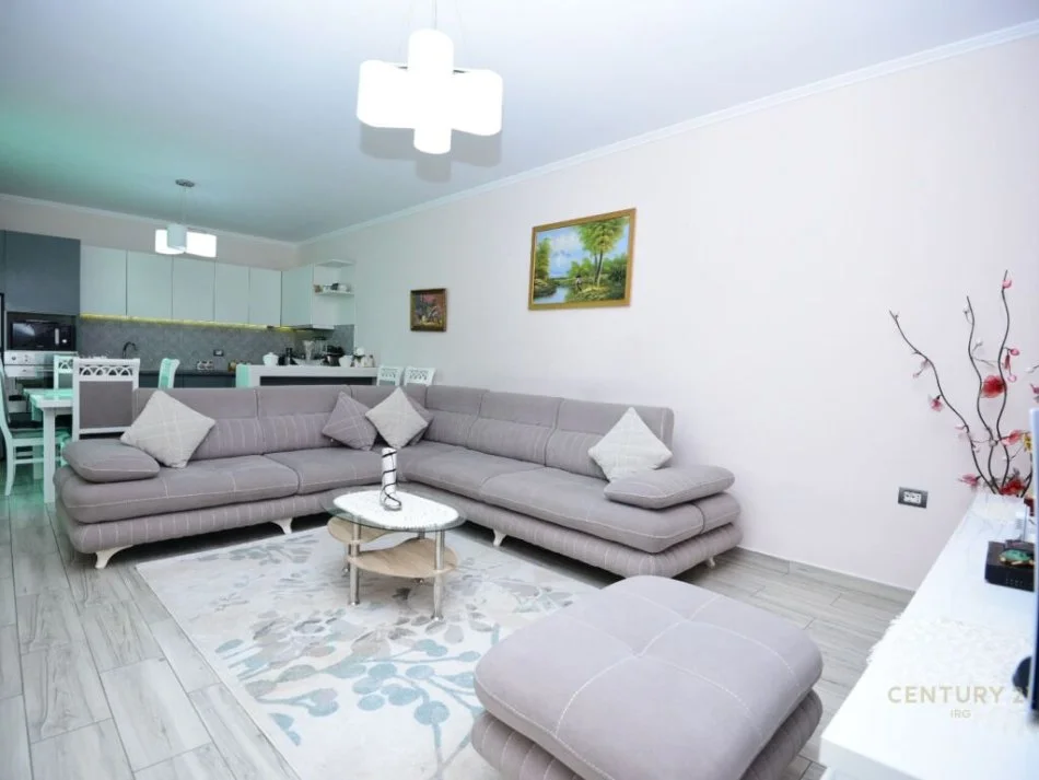 Tirane, jepet me qera apartament 1+1+Ballkon Kati 1, 90 m² 600 € (pazari ri)